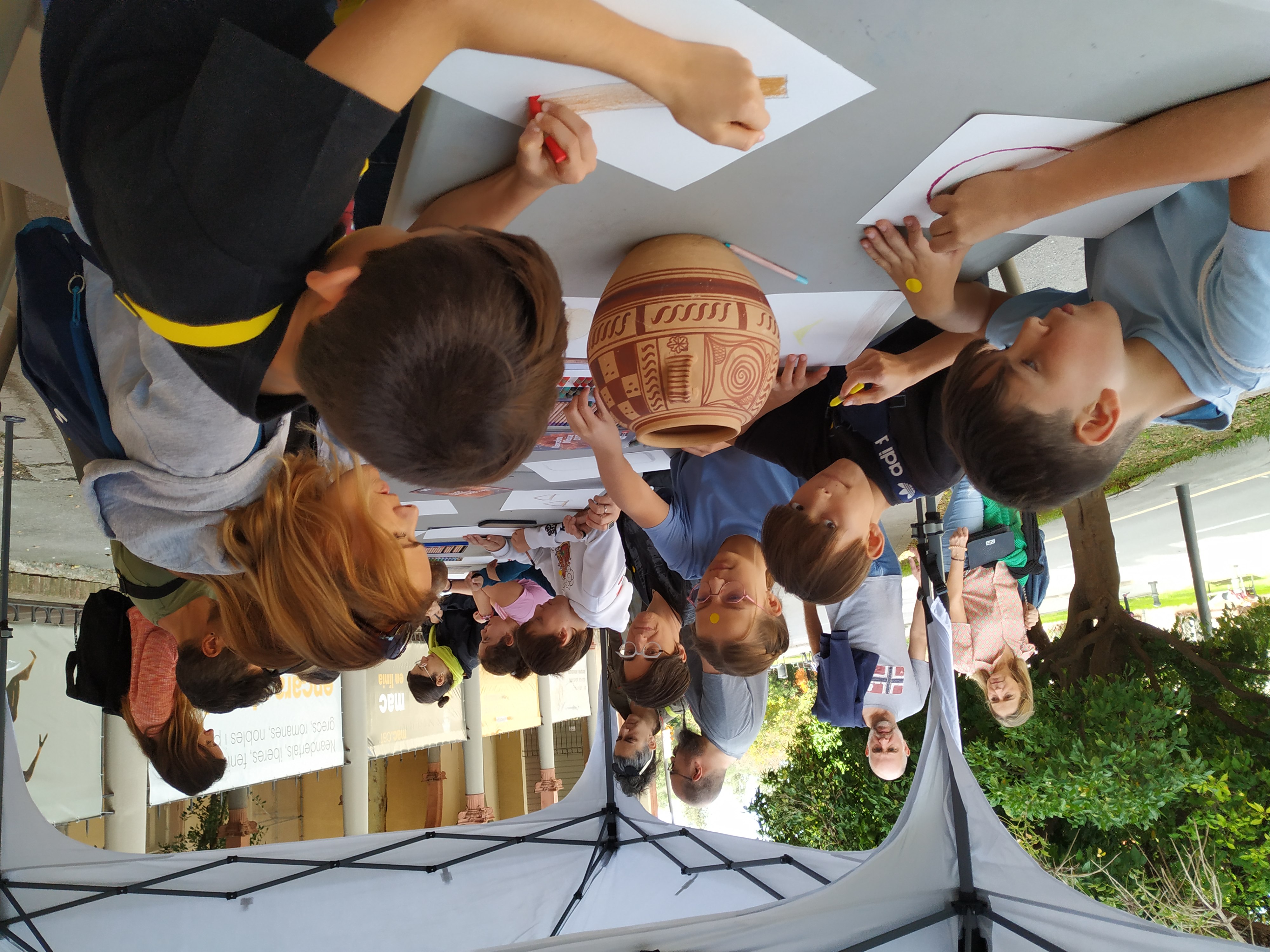 Exterior de la façana del Museu d'Arqueologia de Catalunya a Barcelona.