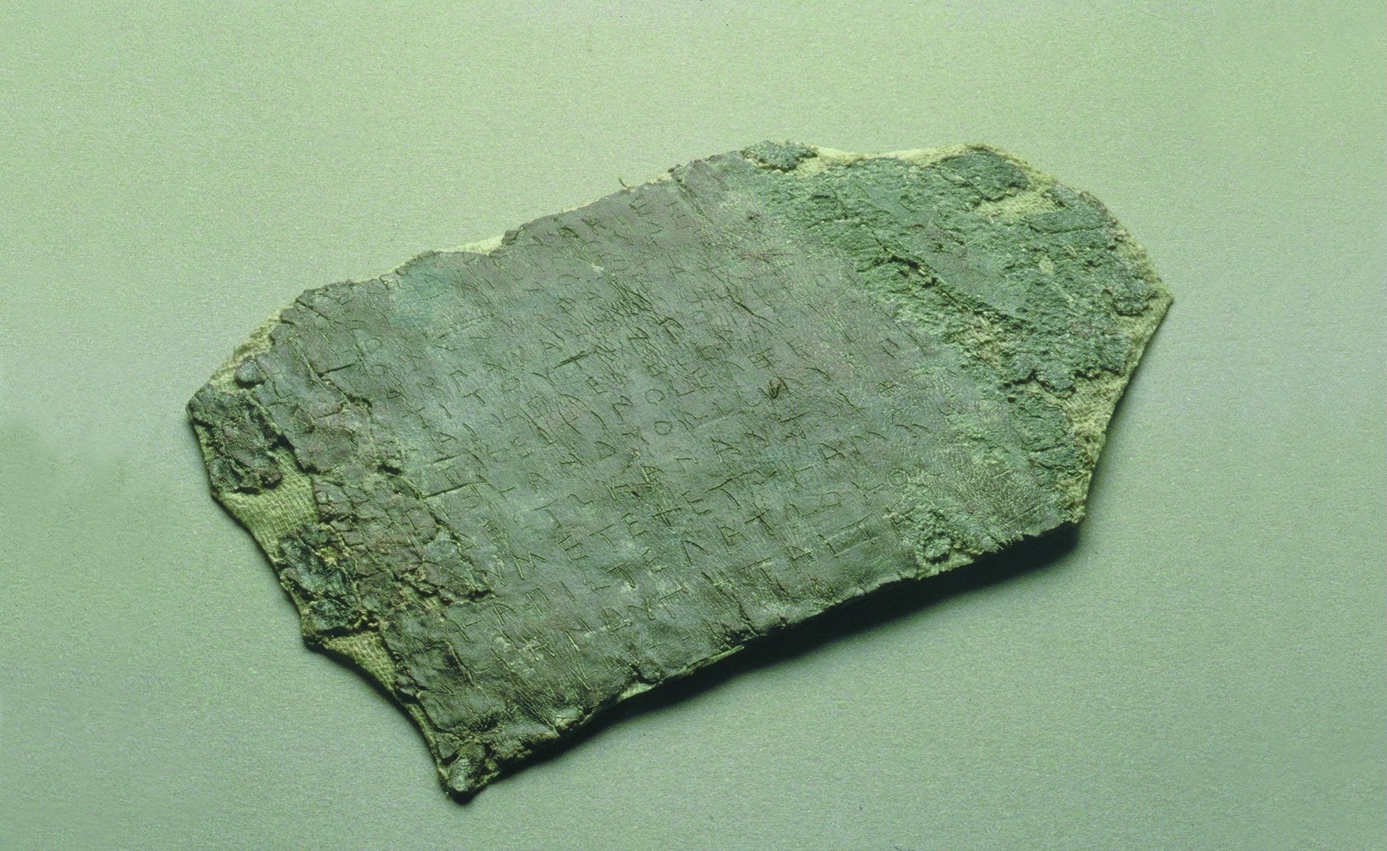 Làmina de plom amb inscripció