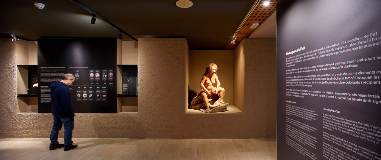 Interior de sala de museu.