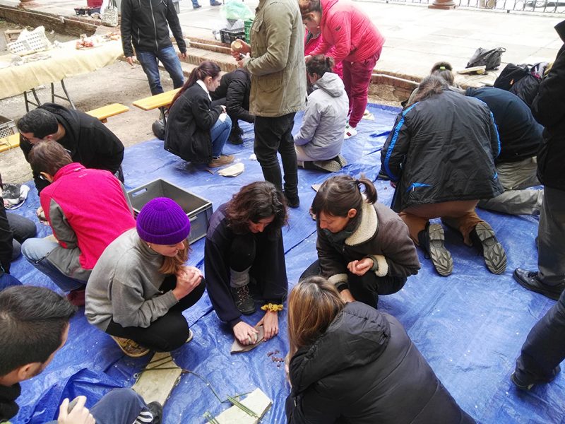 Infants durant un taller. 